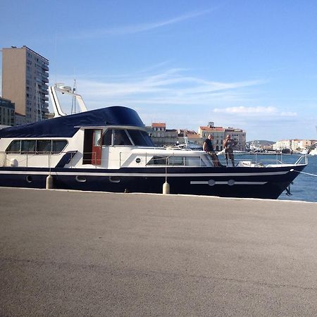 Yacht Bateau Moteur Benetti 19M Hotel Sete Luaran gambar