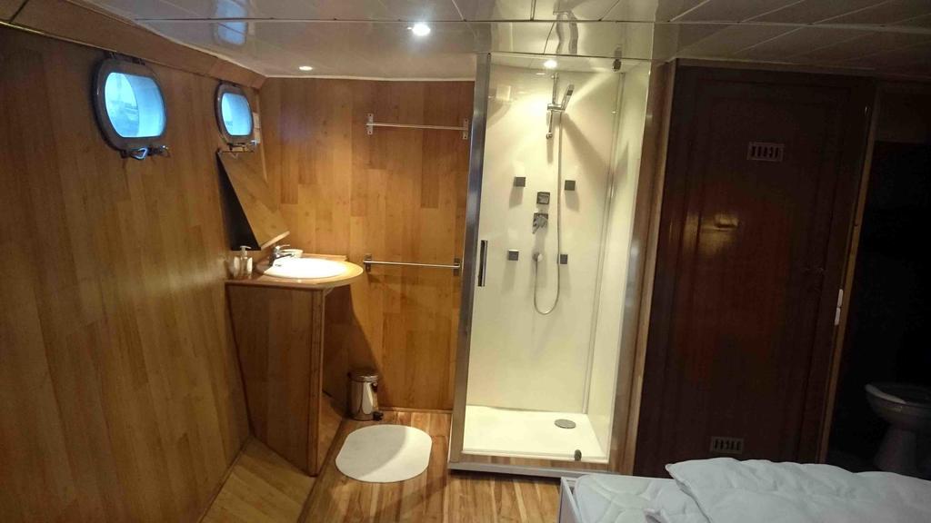 Yacht Bateau Moteur Benetti 19M Hotel Sete Luaran gambar