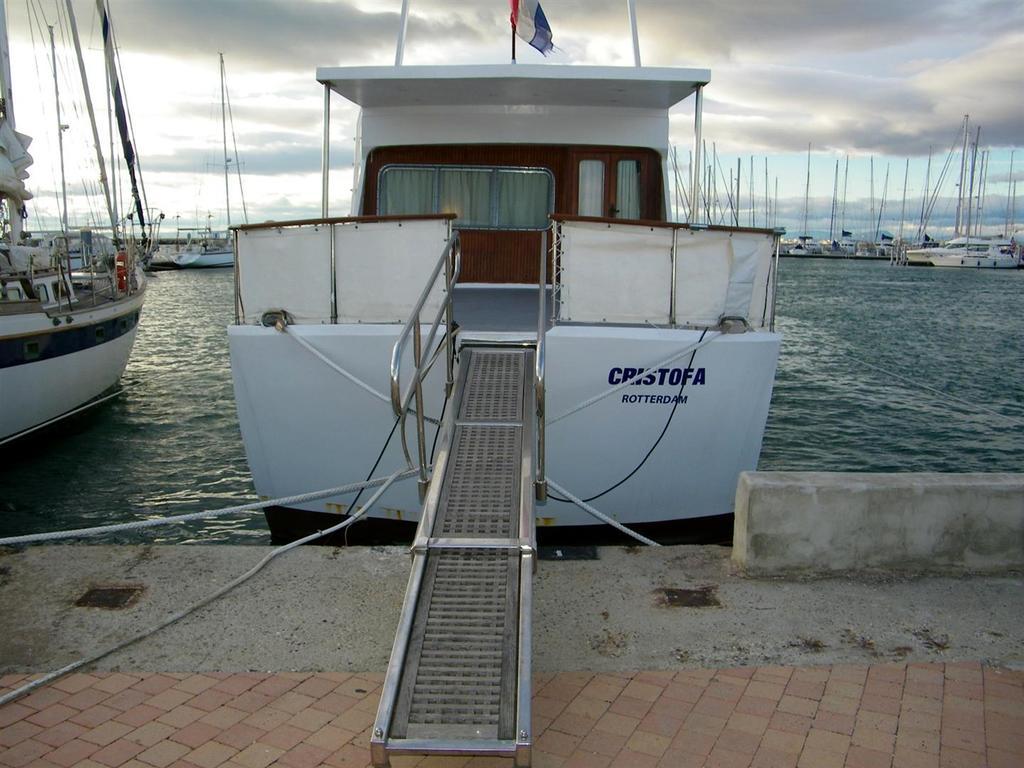 Yacht Bateau Moteur Benetti 19M Hotel Sete Luaran gambar